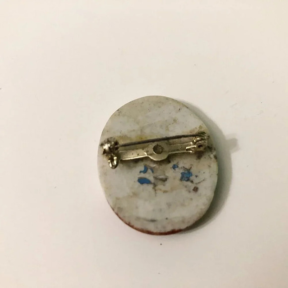 Vintage Painted Porcelain Courting Couple Oval Pin Brooch - Picture 12 of 12